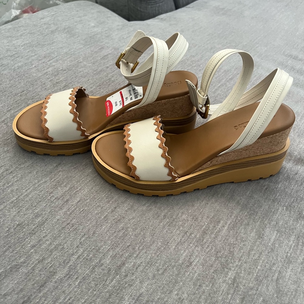Brand new never worn sandals